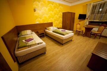 Фото номера Просторный двухместный номер с 2 отдельными кроватями Отель Hotel Heaven г. Chabsko 4